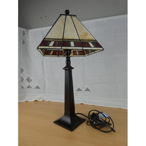 499 - A stunning stained glass table lamp.