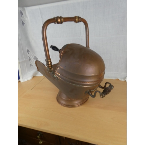 538 - An antique copper coal scuttle and shovel.