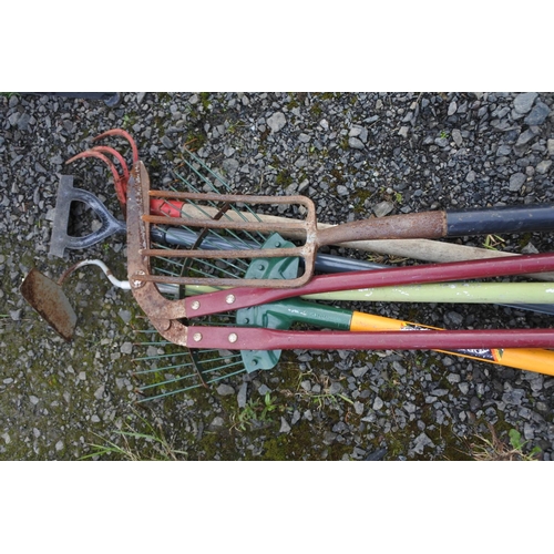 659 - An assortment of gardening tools.