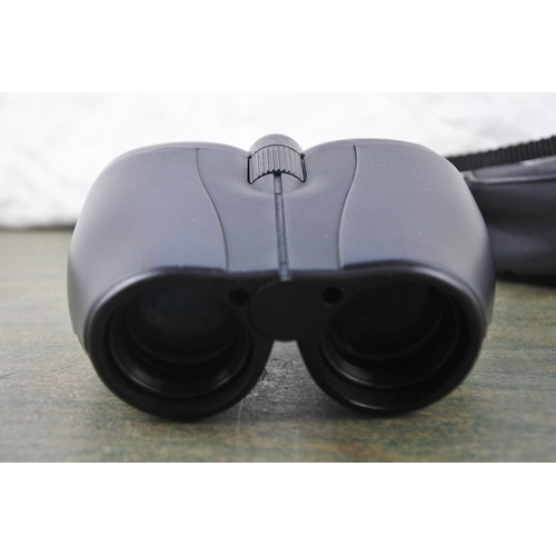 724 - A cased Halina Discovery 7-15 x 25 set of binoculars.