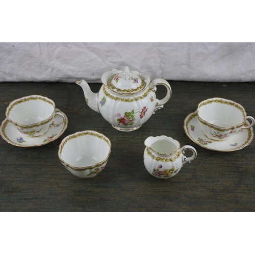 726 - A stunning seven piece tea service manufactured for Harrods Limited, London 'gold' pattern.