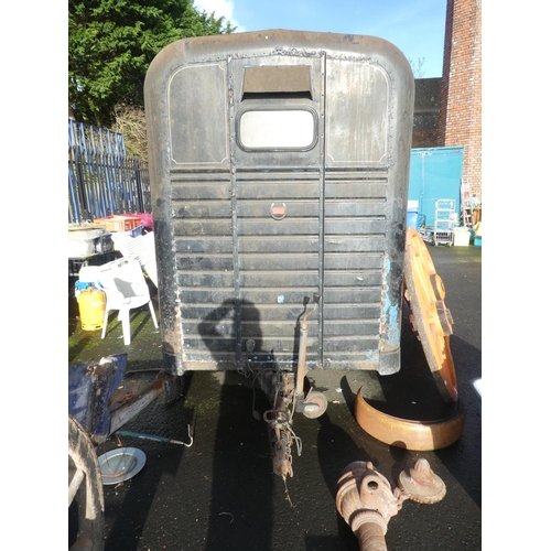 1096 - A Rice of Leistershire twin axle horse box trailer.