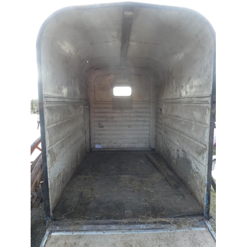 1096 - A Rice of Leistershire twin axle horse box trailer.