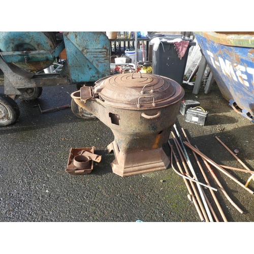 1098 - A large antique cast iron Phoenix potato boiler.