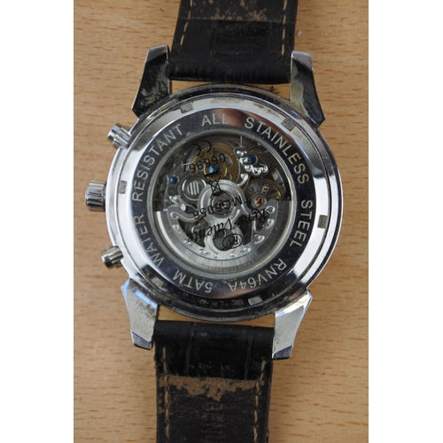 639 - A Gents Rene Valente TMG605 watch.