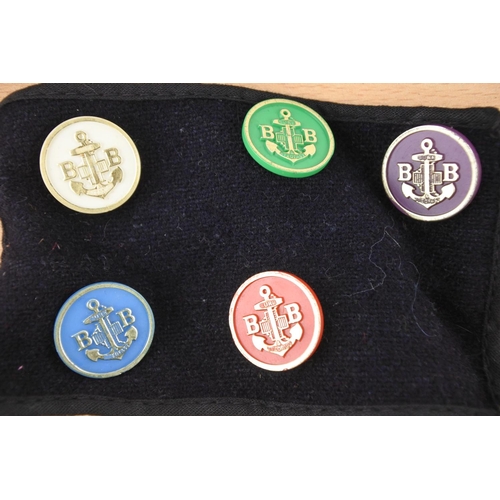 569 - A Boys Brigade cap and badges.