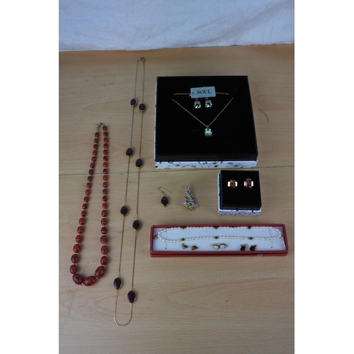 577 - A boxed Soul Jewellery necklace and matching earring set, a Christmas tree brooch and more.