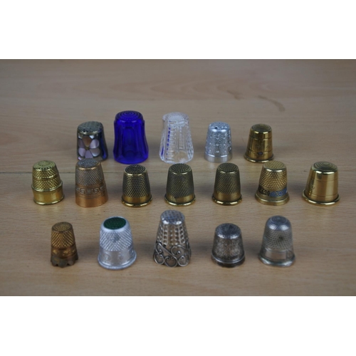 597 - A collection of interesting thimbles including sterling silver, Old Bushmills Whiskey, cut glass and... 