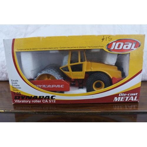 43 - A boxed Joal Dynapac Vibratory Roller CA512 scale 1:35.