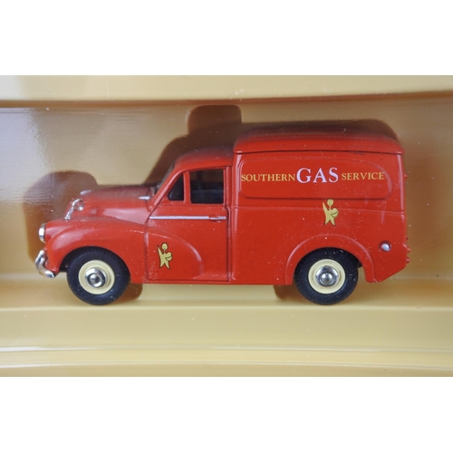 81 - Two boxed Van Guards VA7003 Total Oil Bedford 'S' type tanker scale 1:64 and VA11004 Southern Gas Mo... 