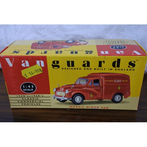 81 - Two boxed Van Guards VA7003 Total Oil Bedford 'S' type tanker scale 1:64 and VA11004 Southern Gas Mo... 