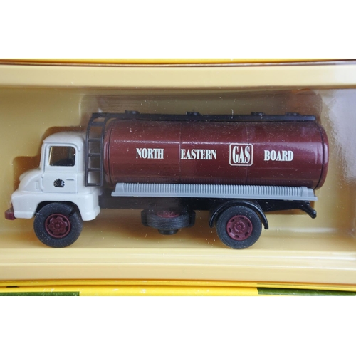 88 - Two boxed Van Guards VA36001  Commer Flatbed scale 1:64 and VA9000 Ford Thames Trader Tanker scale 1... 