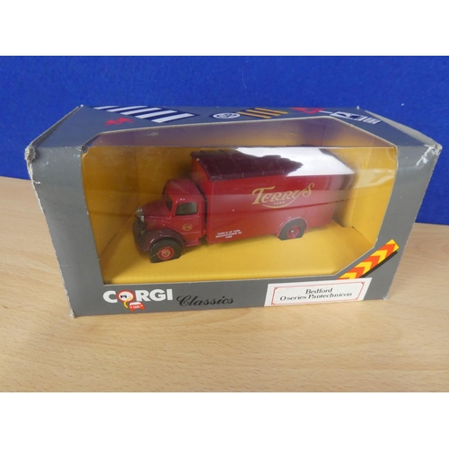 121 - A boxed Corgi Bedford O Series Pantechnicon 97082.