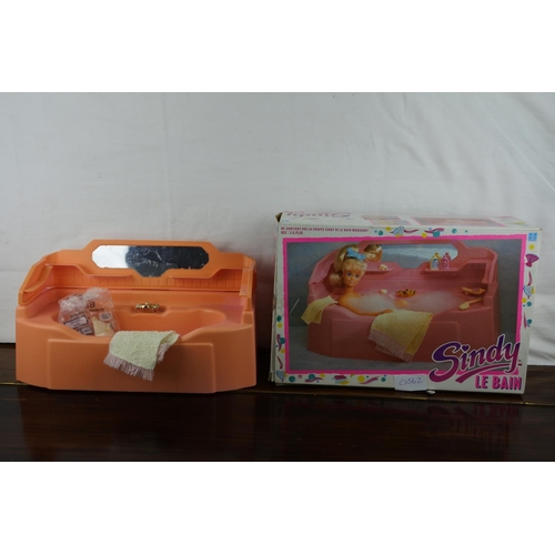 348 - A boxed Sindy bath set.