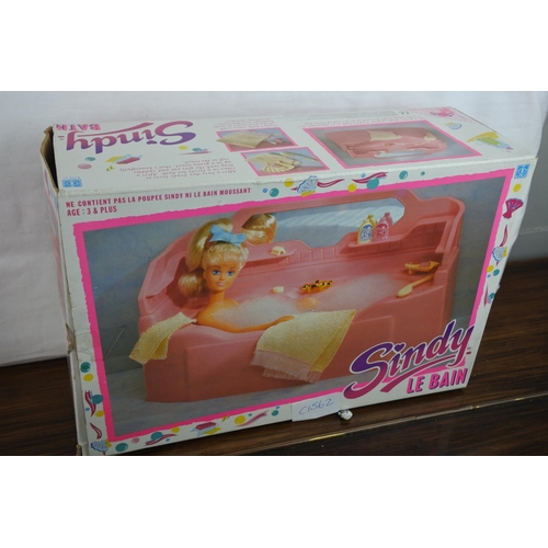 348 - A boxed Sindy bath set.