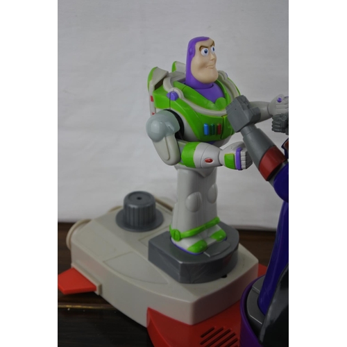 359 - A Toy Story Fighting Buzz vs Zurg game.