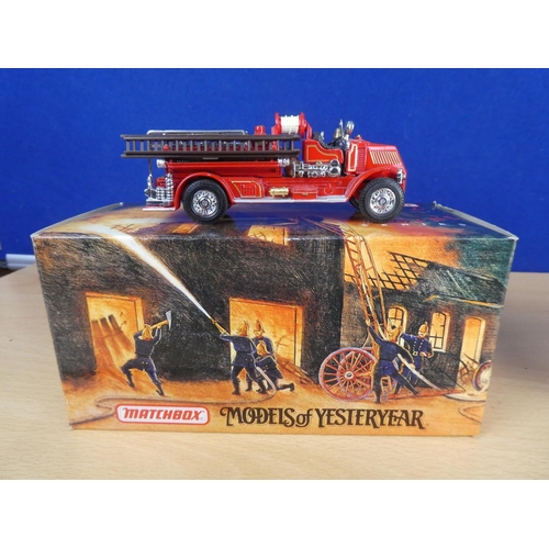 319 - Two boxed Matchbox Models of Yesteryear '1920 Mack AC' and '1932 Ford AA Fire Engine'.