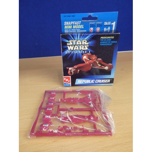 335 - Two boxed Star Wars Episode 1 snapfast mini models 'Large Transport and Republic Cruiser'.