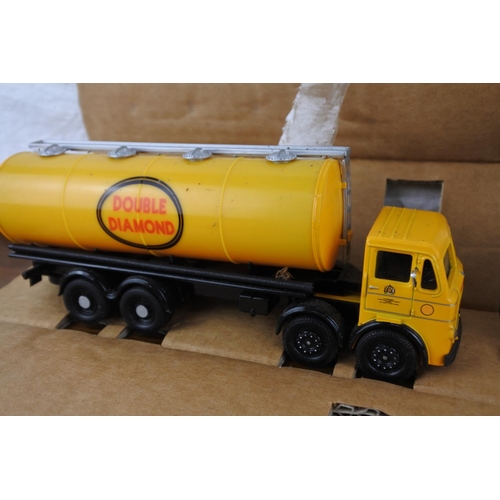 226 - A Corgi Classics 'Brewery Collection - Double Diamond' Leyland Cylindrical tanker set.