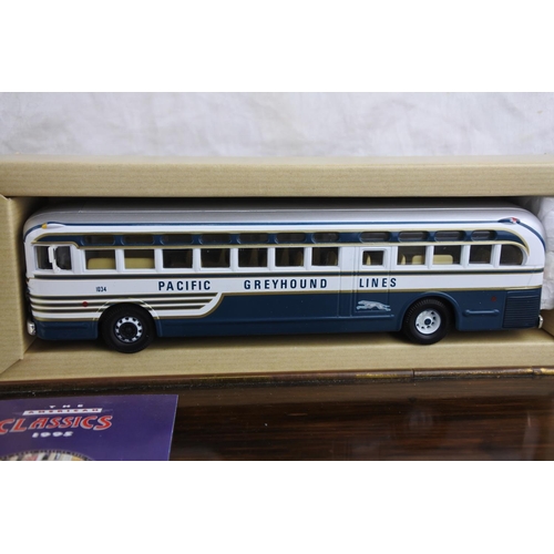 231 - A Corgi Classics 'Pacific Greyhound Lines' transport bus set.