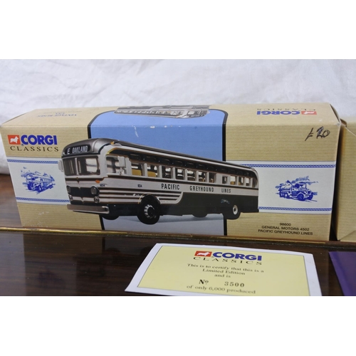 231 - A Corgi Classics 'Pacific Greyhound Lines' transport bus set.