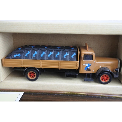 233 - A Corgi Classics 'Scheiwe's Coal' White Sacks Truck set.