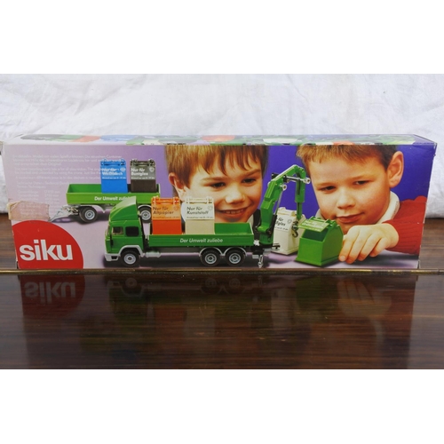 236 - A Siku Super Series 1:55 scale Recycling lorry.