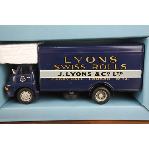 242 - A Corgi 'Lyons Swiss Rolls - J.Lyons & Co ltd' Bedford S Truck set.