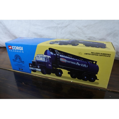 284 - A Corgi Classics 'Ever Ready' Scammell Highwayman Tanker Set.