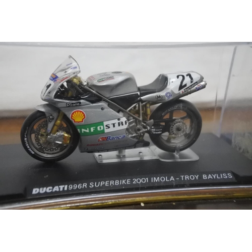 362 - Three cased Ducati motorbikes 'Ducati 999 Testastretta 2003', 'Ducati Supersport 1000ds HF2003' and ... 