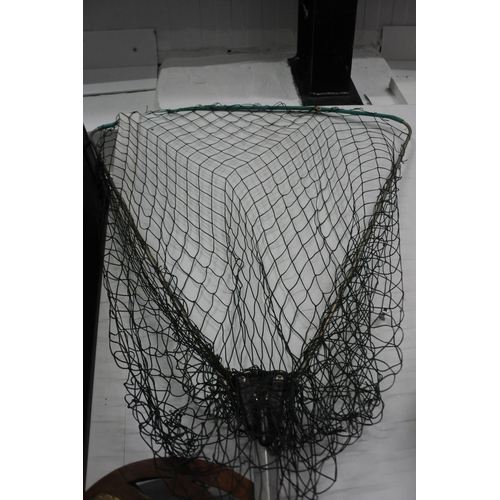 78 - A fishing net. Approx 150cm.