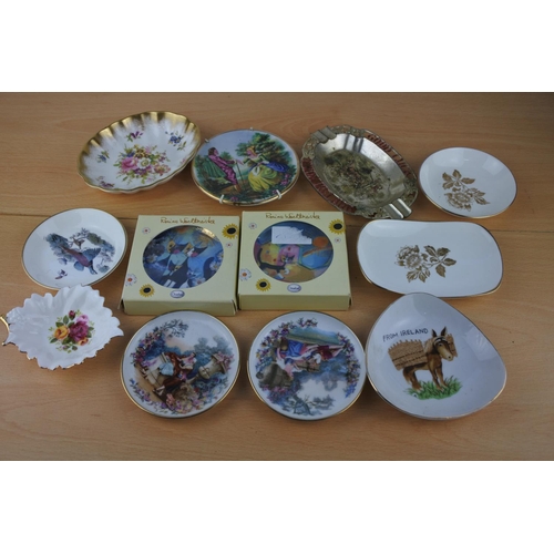 84 - A collection of small plates to include Hammersley, two boxed Goebel plates and more.