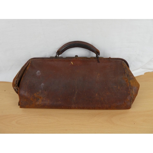 101 - A vintage leather doctors bag.