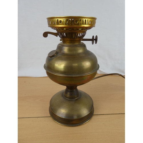 102 - An electric table lamp base in the style of an oil lamp.