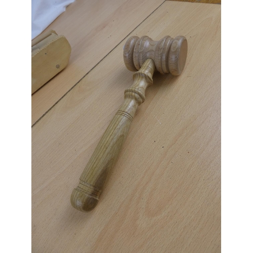 106 - An auctioneers gavel and a 1930's Crinoline Lady wooden string box.