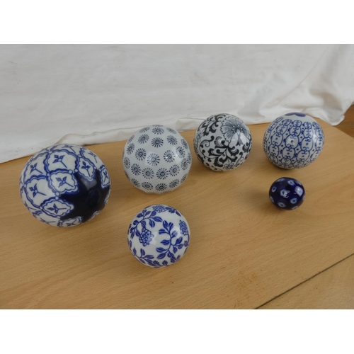 123 - A collection of 6 decorative balls.