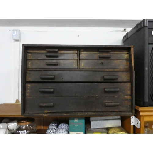 126 - A stunning set of antique carpenters drawers. Approx 38x61x30cm.