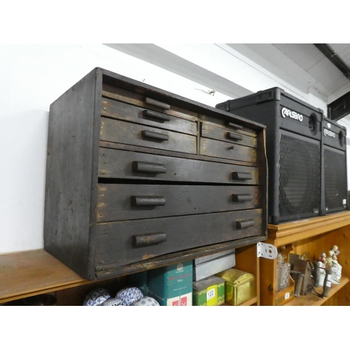 126 - A stunning set of antique carpenters drawers. Approx 38x61x30cm.