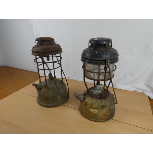 130 - A pair of Tilley oil lamps. Approx 32cm.