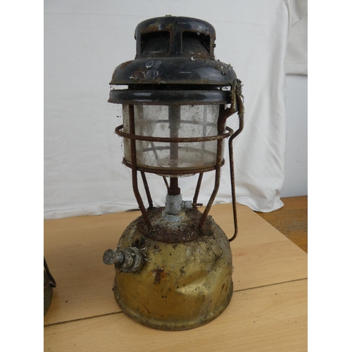 130 - A pair of Tilley oil lamps. Approx 32cm.