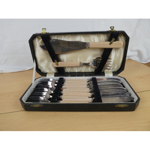 170 - A stunning cased vintage cutlery set.