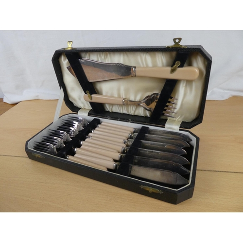 170 - A stunning cased vintage cutlery set.