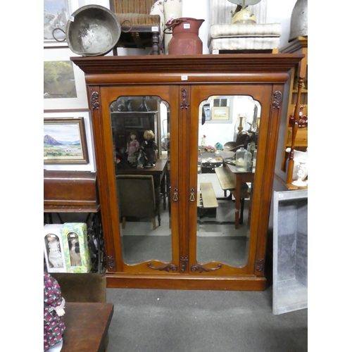 180 - A stunning antique mahogany two door gentleman's wardrobe. Approx 183x146x60cm.