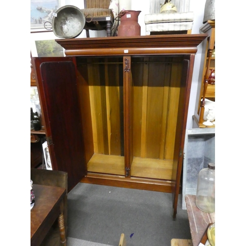 180 - A stunning antique mahogany two door gentleman's wardrobe. Approx 183x146x60cm.