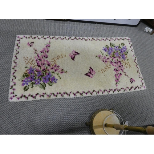 184 - A floral patterned rug.