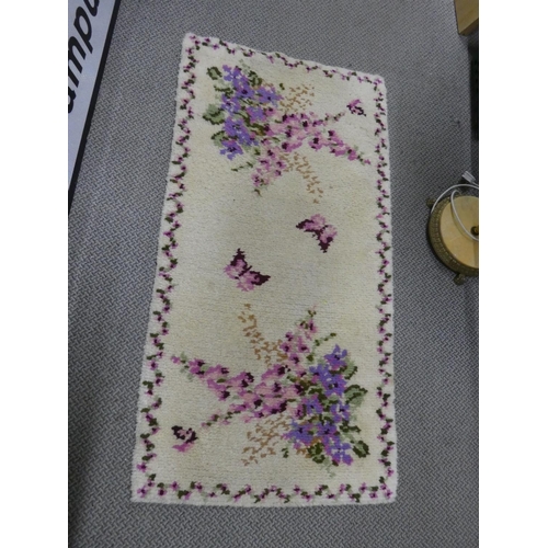 184 - A floral patterned rug.