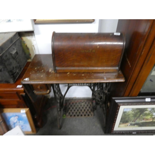 190 - An antique Singer sewing machine on original cast iron base. Approx - Base - 74x76xcm. Machine - 28x... 