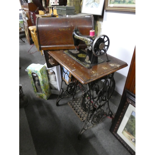 190 - An antique Singer sewing machine on original cast iron base. Approx - Base - 74x76xcm. Machine - 28x... 