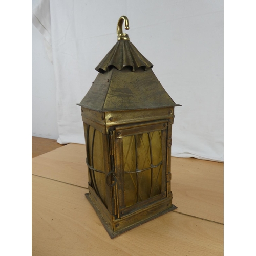 199 - A lantern style shade. Approx 32cm.