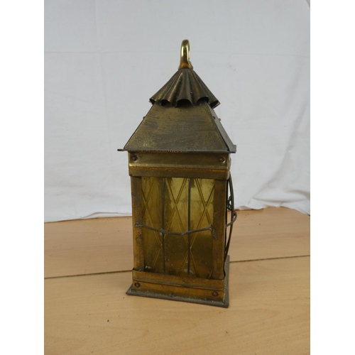 199 - A lantern style shade. Approx 32cm.